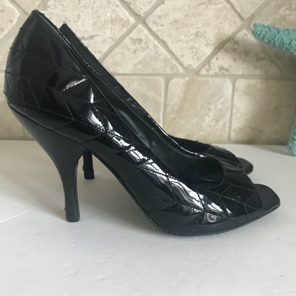BCBG Girls Black Peep-Toed Textured Pumps